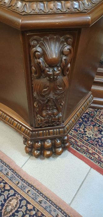 Stylowa serwantka - witryna na lwich łapach