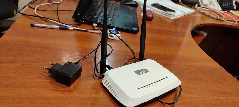 Маршрутизатор Netis WF2419R с блоком питания