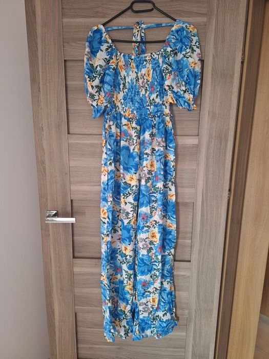 Kombinezon letni w kwiaty.