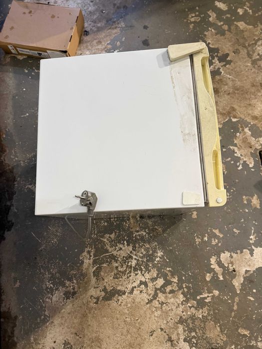 Lodówka DOMO DO906K/N — mini lodówka 52×43×50 cm, sprawna