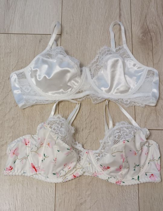 Пара красивих бюстгальтерів 90-95С