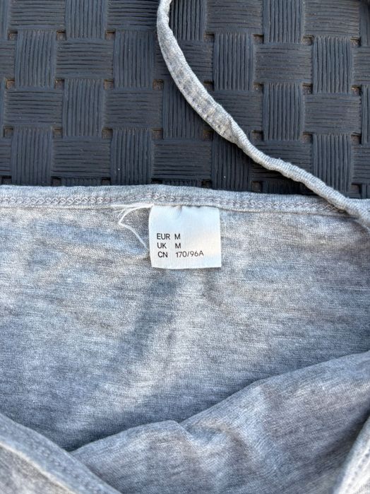 Camisolas básicas vendidas em pack