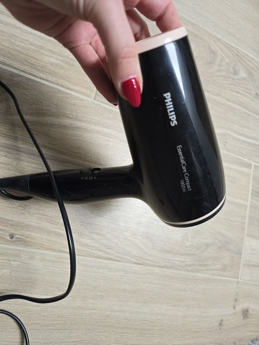 Suszarka do włosów Philips sprawna 18000 W
Kompaktowa suszarka do wlos