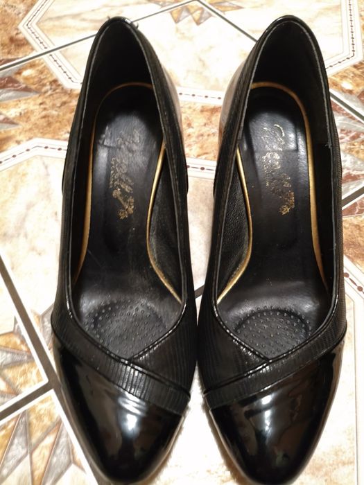 Buty używane . Pantofelki. Czarne rozmiar. 38