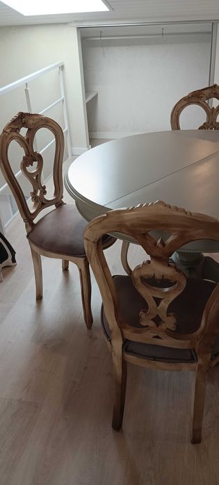 Mesa em madeira maciça c/Cadeiras