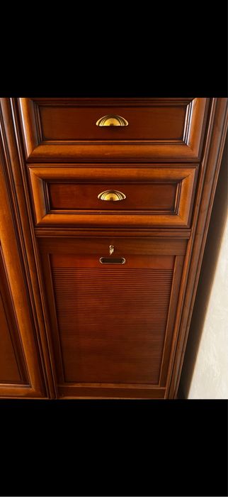 Шафа в кабінет в хорошому стані.