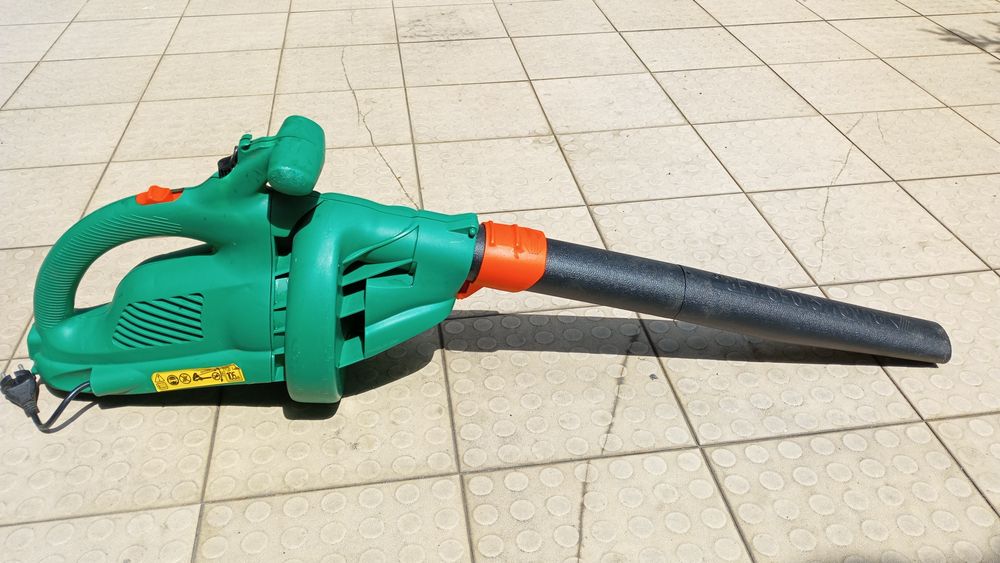 Soprador elétrico Black & Decker jardim