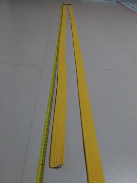 Cinto amarelo de Karate marca Kamikaze (encurtado)