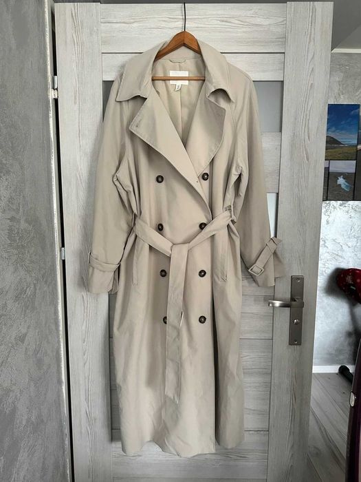 Beżowy trencz H&M