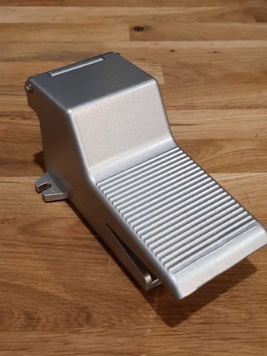 Zawór sterujący pneumatyczny 5/2 rozdzielacz sterowany nożnie