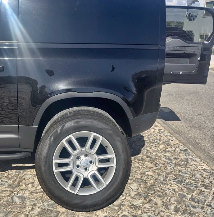 Jantes originais Land Rover Defender 19 com pneus Pirelli