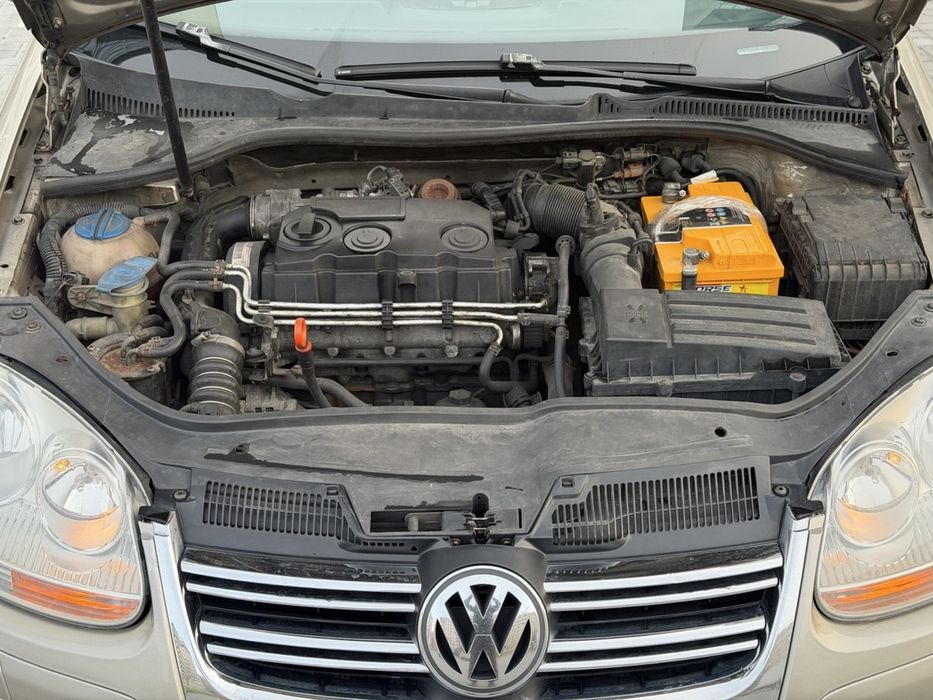 VW Гольф 5 Автомат 2л