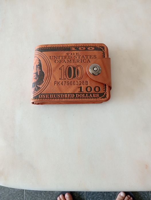 Carteira com vários compartimentos