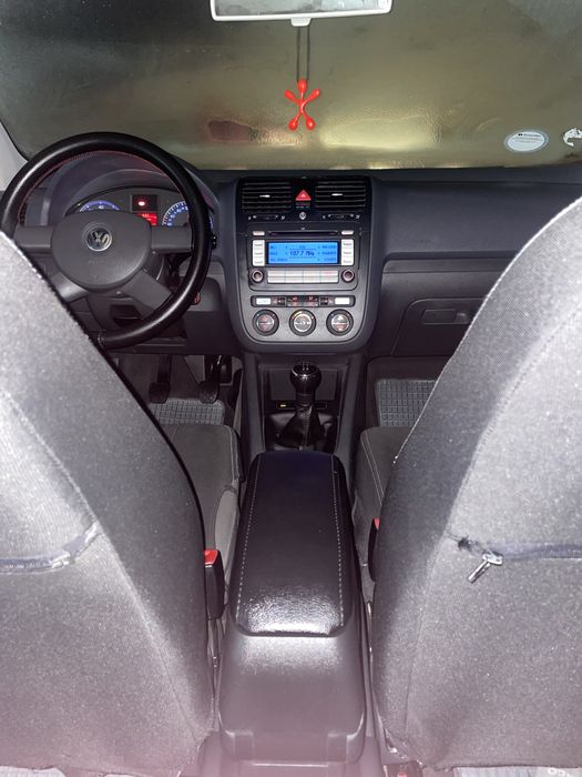 Volkswagen Golf . 1,4 mpi . 2003 рік. Червоний металік