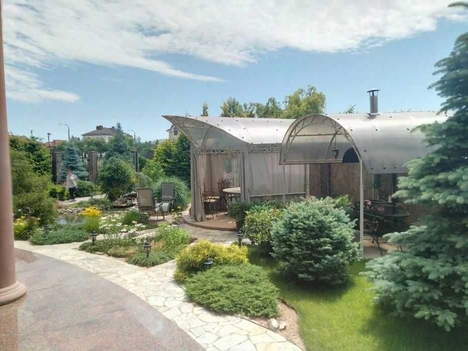 с апреля и на лето! Дом с бассейном Совиньон