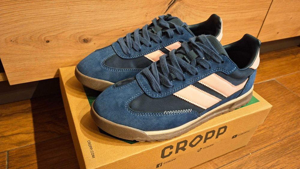 Granatowe sneakersy zamszowe rozmiar 38 marka CROPP nowe