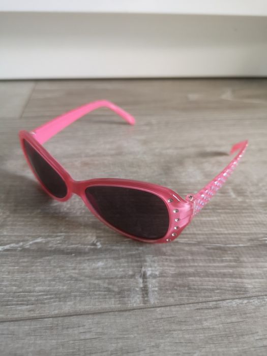 Okulary przeciwsłoneczne dla dziewczynki różowe na słońce