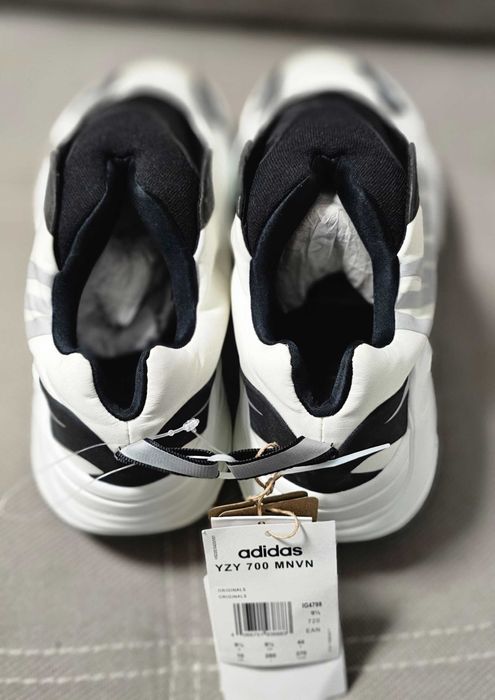 Adidas Yezzy 700 MNVN rozmiar 44