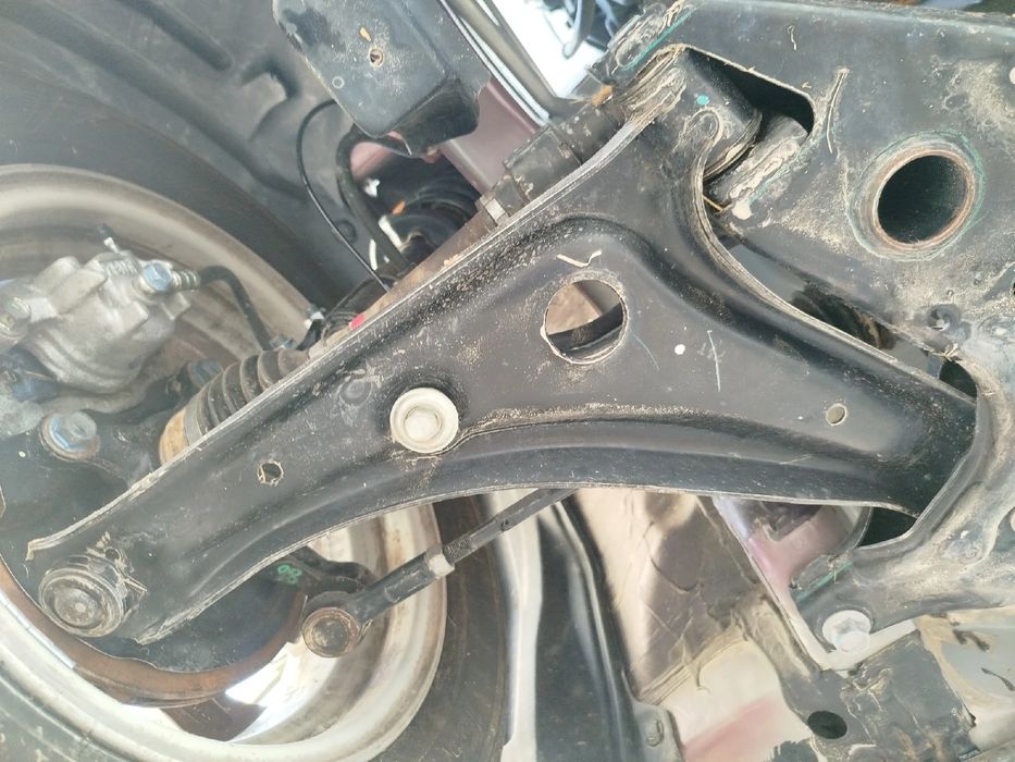 Braço de suspensão frente direito MITSUBISHI Space Star Hatchback (A0_