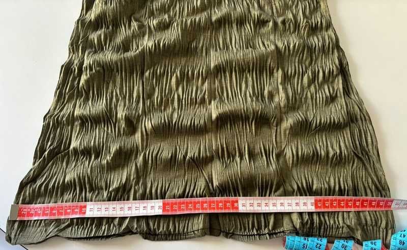 Vestido justo caqui efeito enrugado