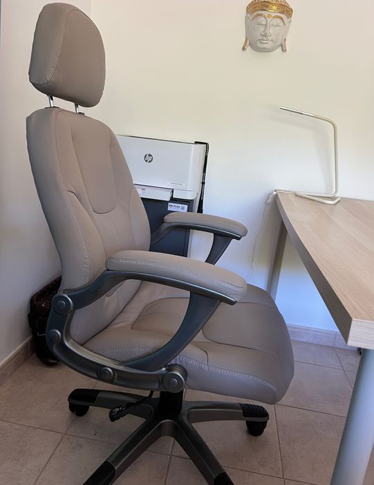 Cadeira escritório com apoio de cabeça