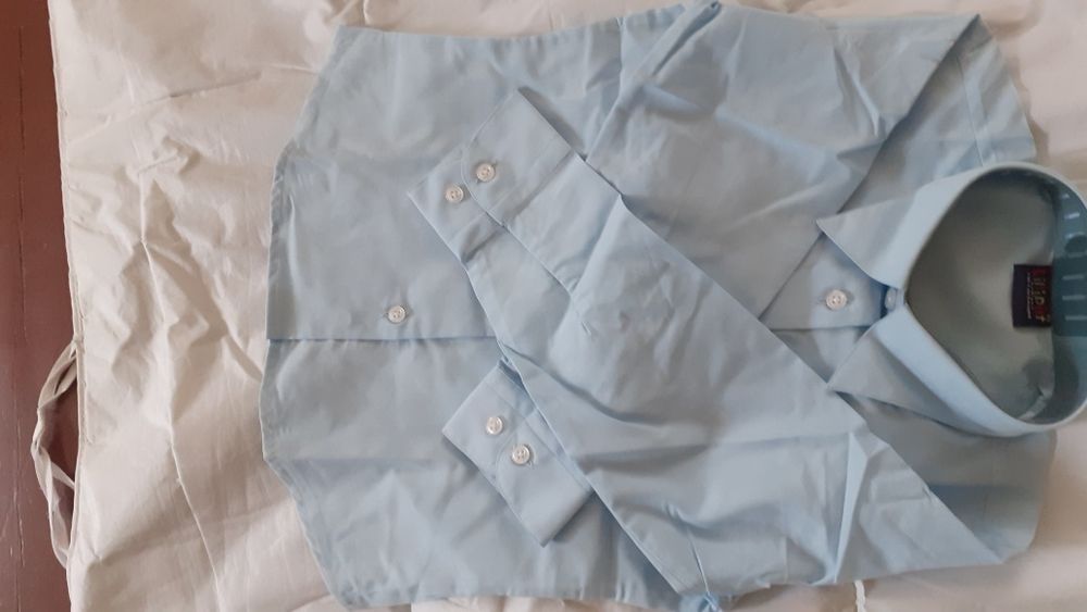 рубашки новые девичьи, школьные.