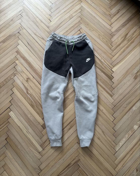 Продам оригінальні штани Nike Tech Fleece