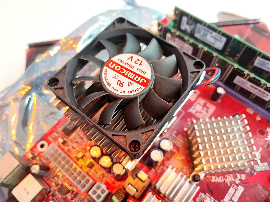 RETRO Płyta główna MSI K7N2 nForce 2 AMD AthlonXP 2500+ Barton 1GB RAM