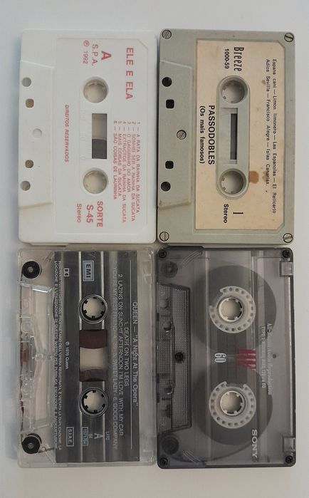 Várias cassetes antigas