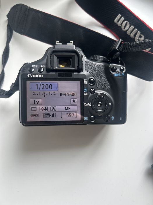 Фотоапарат Canon EOS 450 D (SHUTTER COUNT:5480)+ зарядка