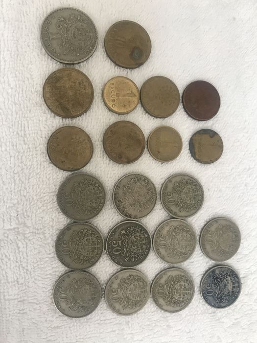 Moedas antigas de escudo