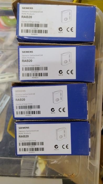SIEMENS Termostat do sterowania klimakonwektorami RAB20