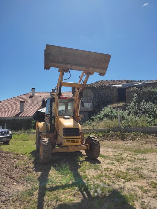 Retro- Escavadora Komatsu WB93R