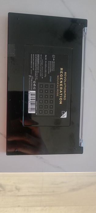 Revolution Pro, paleta cieni Nouveau Rose