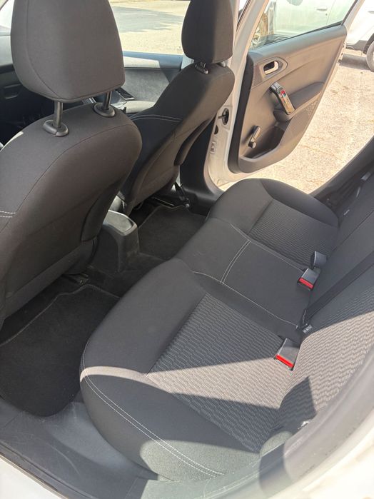 Peugeot 208 — fotografia 7