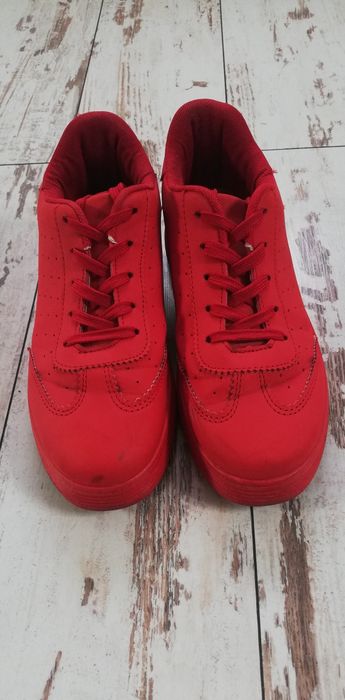Trampki czerwone