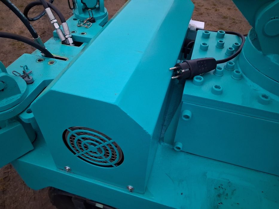 Mini Żuraw gąsienicowa dźwig pająk Koushin bi energy maeda unic