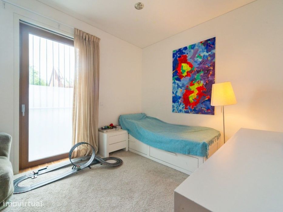 Apartamento T2 de Luxo com Jardim Privativo no Restelo, inserido em...