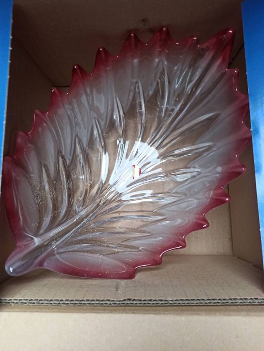 Ozdobna patera szklana nowa.