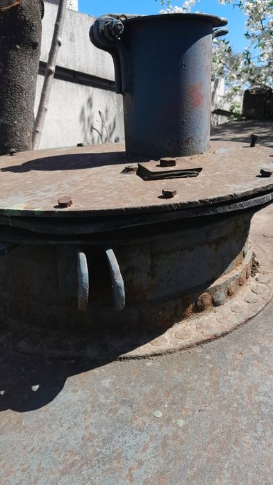 Металлический бак клепаный для воды или топлива