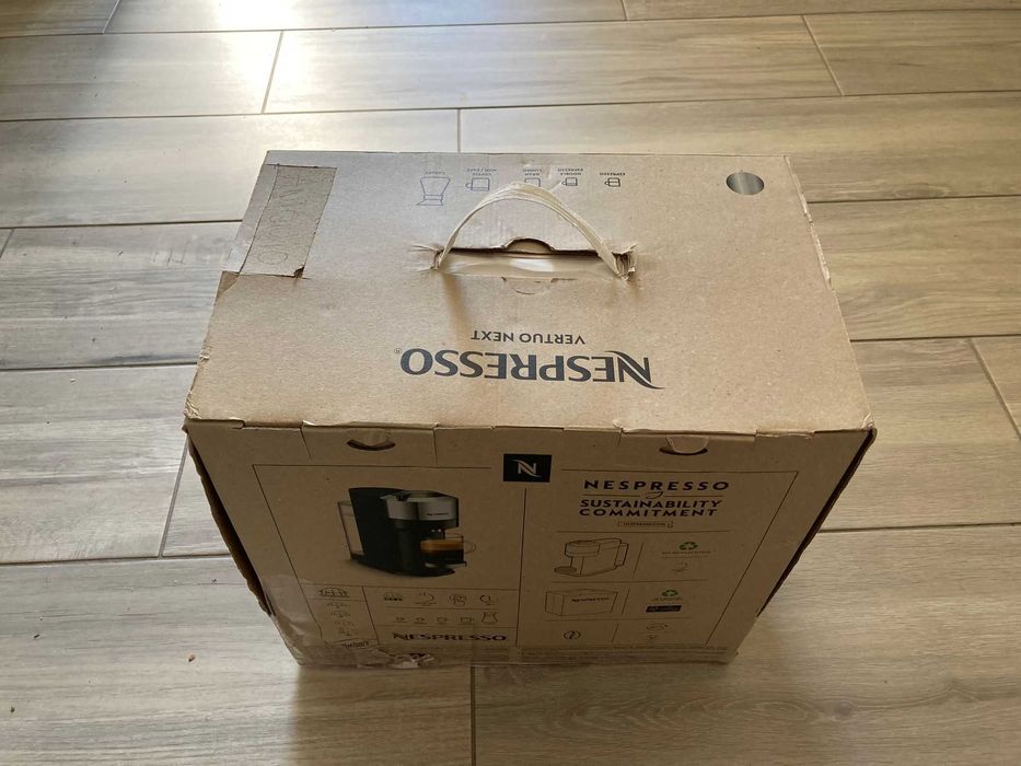 Máquina de Café Cafeteira Nespresso Vertuo Next Black