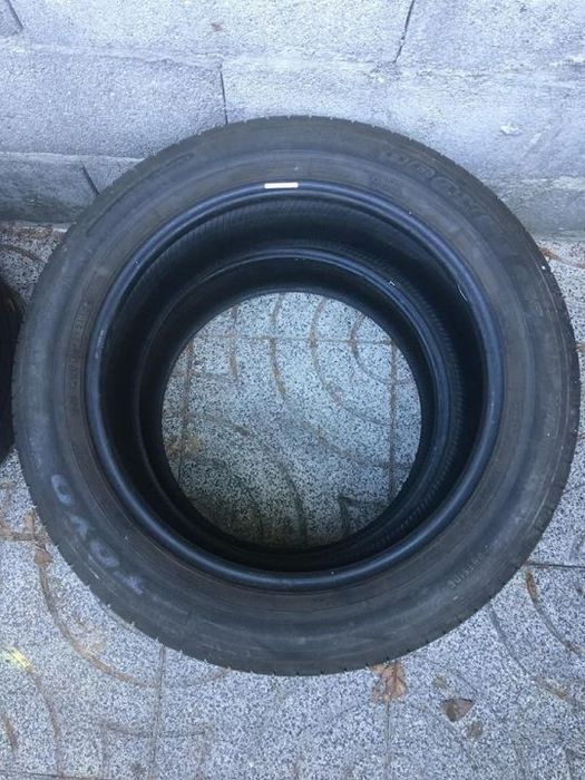 2 Pneus 225/55/19 Toyo Proxis R36-99v com mais de 85% de piso