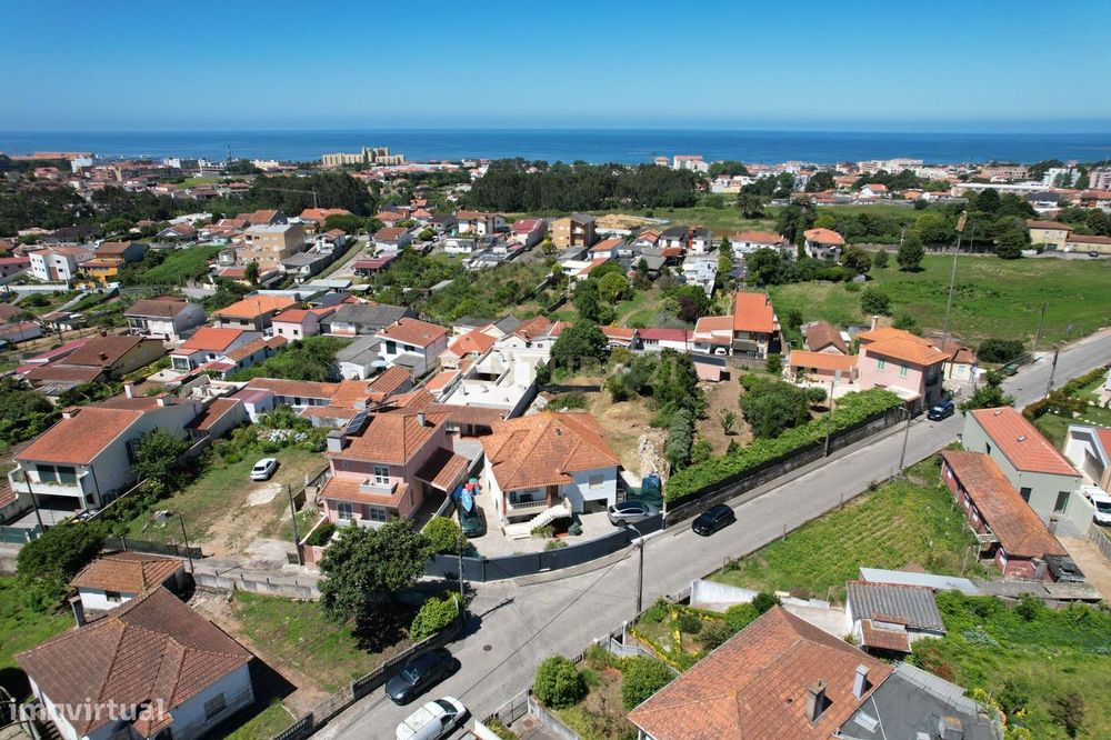 Moradia para Remodelação com Projeto Aprovado em São Félix da Marinha-