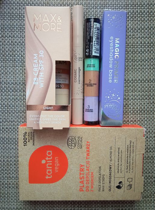 Zestaw kosmetyków do makijażu