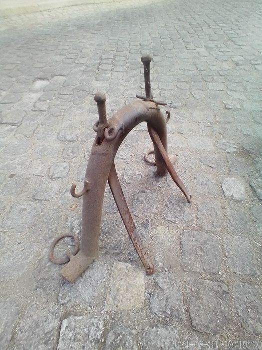 Canga de ferro.     ,