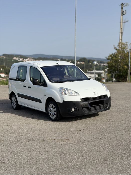Peugeot Partner / Com Bola de Reboque