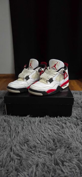 Nike air jordan 4's red cement