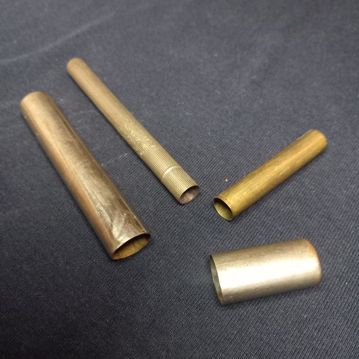 Caixa oval e caixa redonda em metal