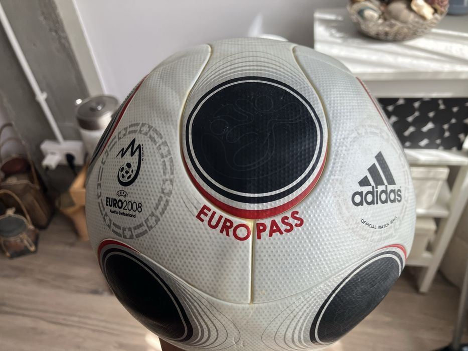 Bola oficial Adidas Euro Pass (Euro 2008) - NOVA!
