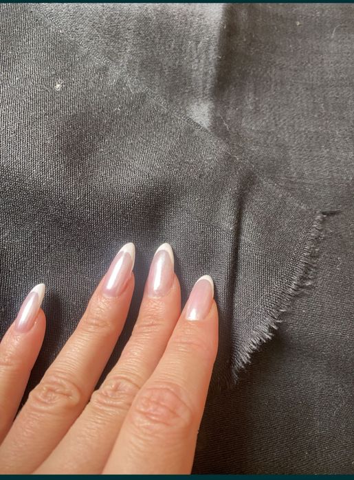 Тканина сіра та чорна